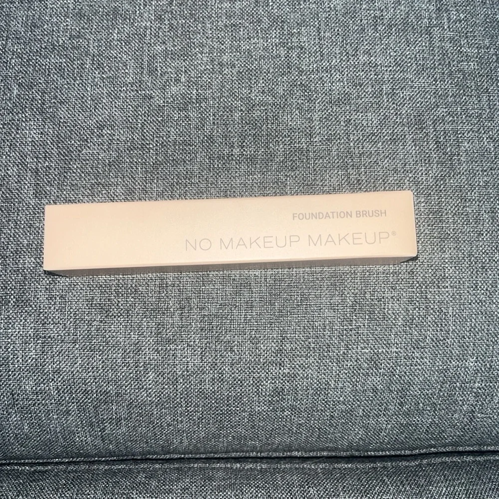 No Makeup Makeup - Foundation Brush  - NEW IN BOX